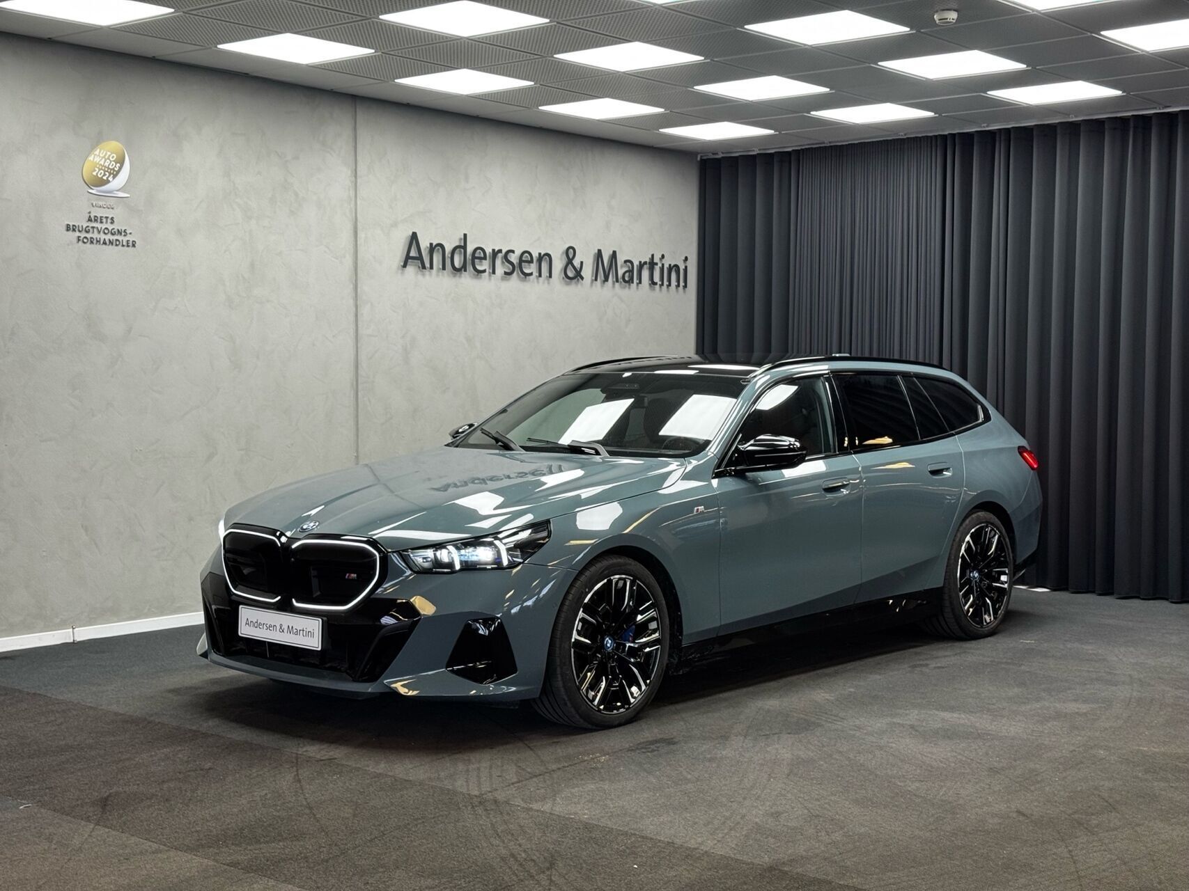 Grøn BMW i5 fra 2024