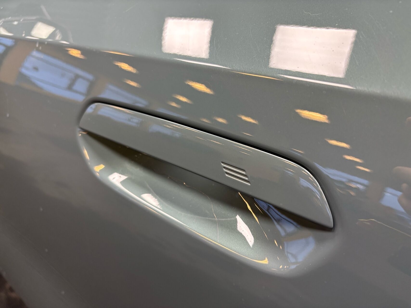 Grøn BMW i5 fra 2024