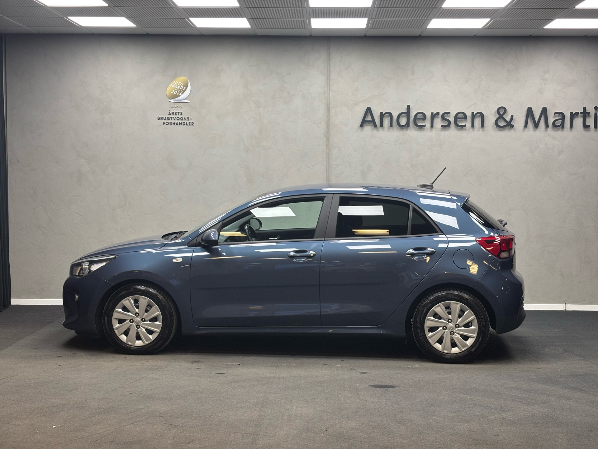 Blå Kia Rio fra 2020