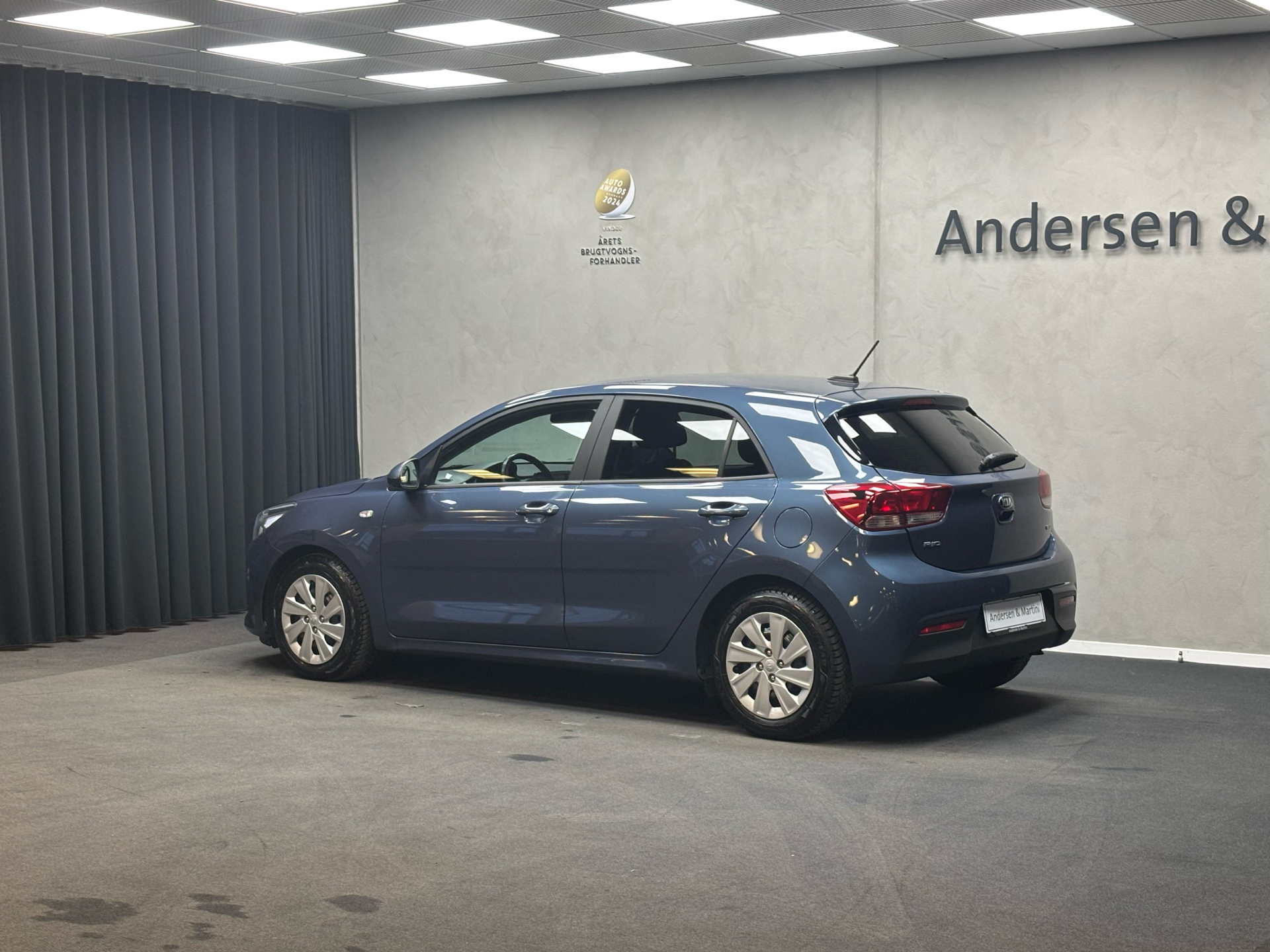Blå Kia Rio fra 2020