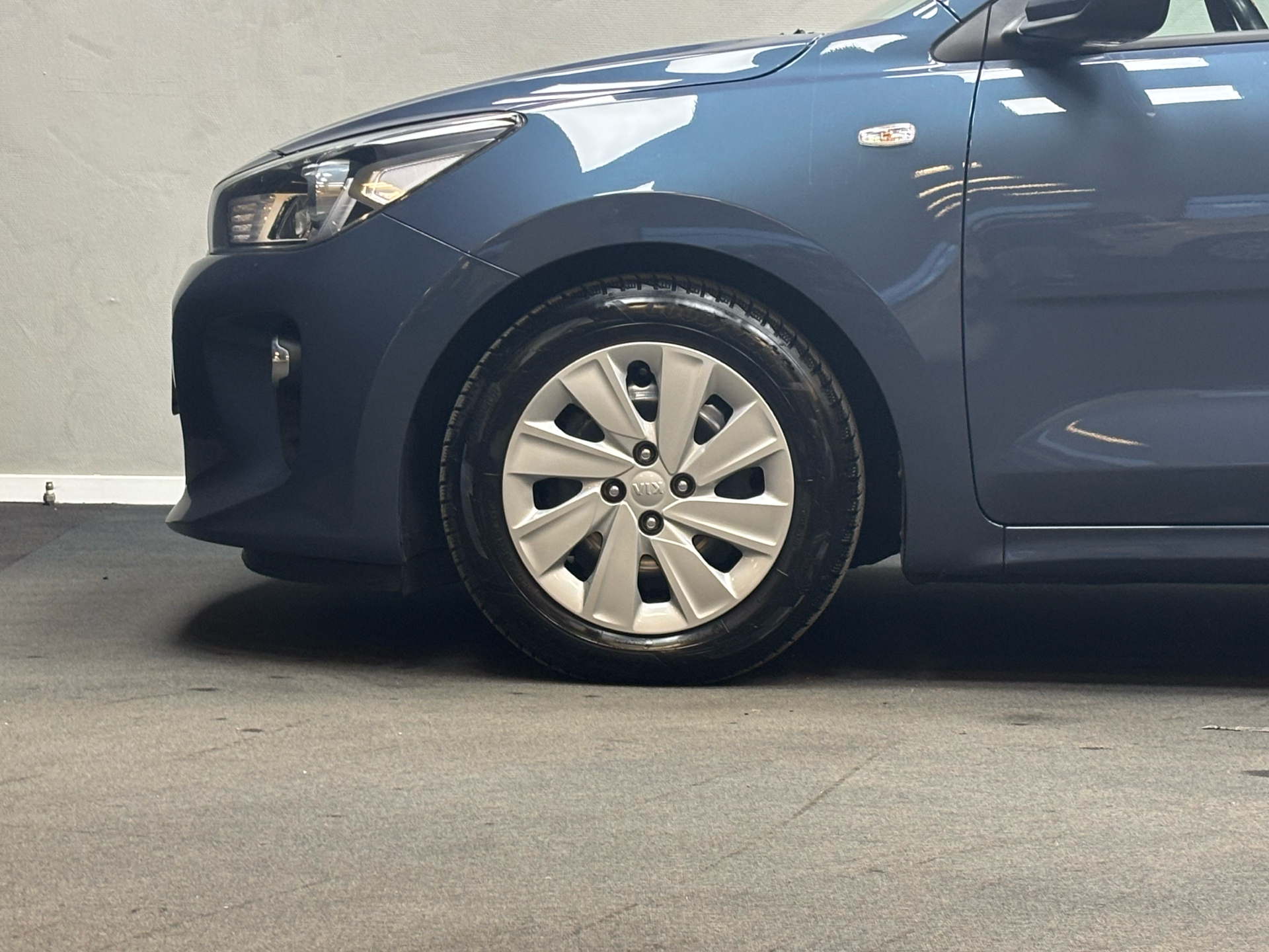 Blå Kia Rio fra 2020