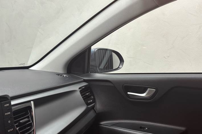 Blå Kia Rio fra 2020