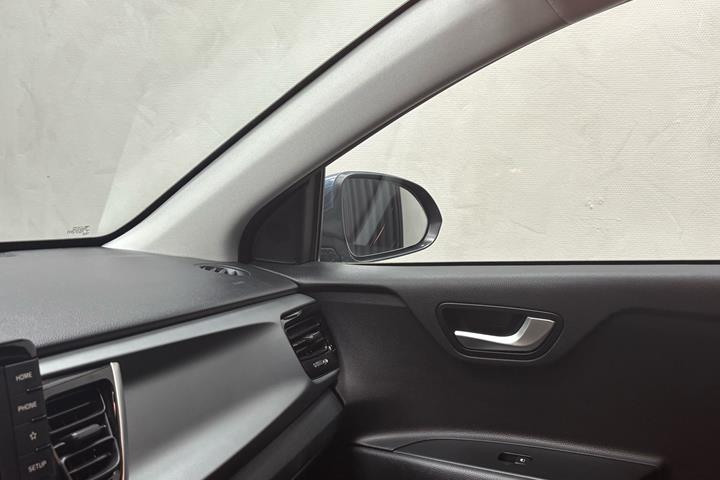 Blå Kia Rio fra 2020
