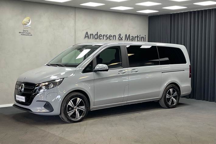 Grå Mercedes EQV 300 fra 2024