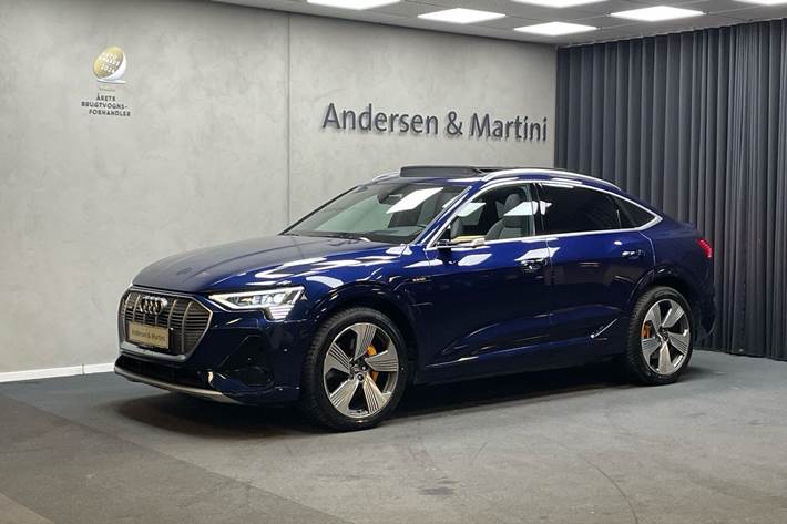 Blå Audi e-tron fra 2020 set udefra