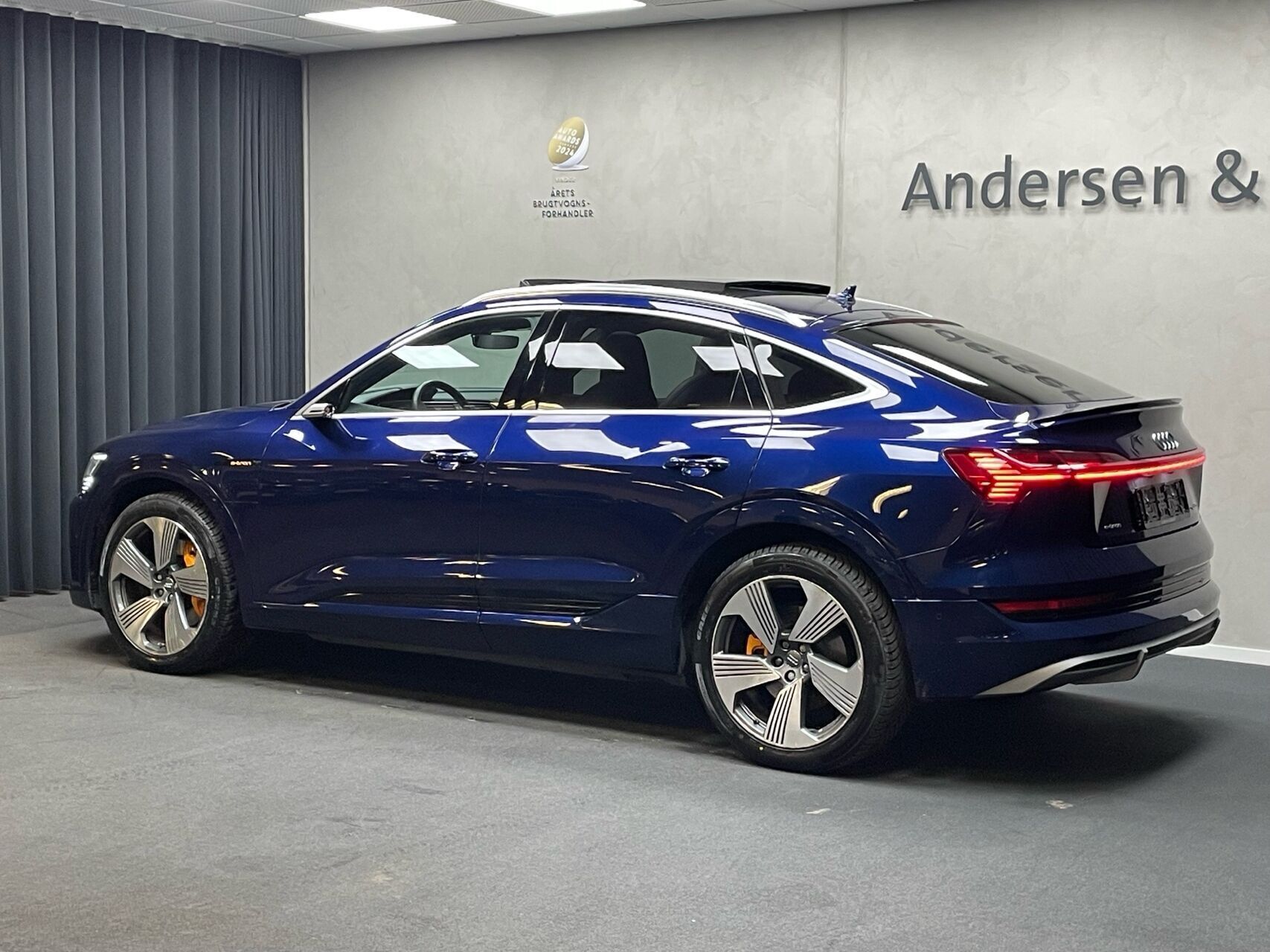 Blå Audi e-tron fra 2020