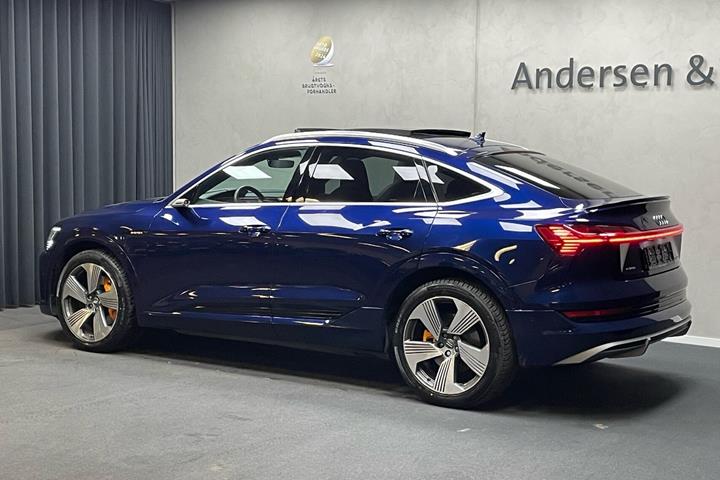 Blå Audi e-tron fra 2020