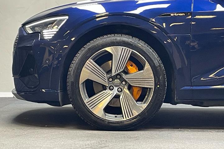 Blå Audi e-tron fra 2020