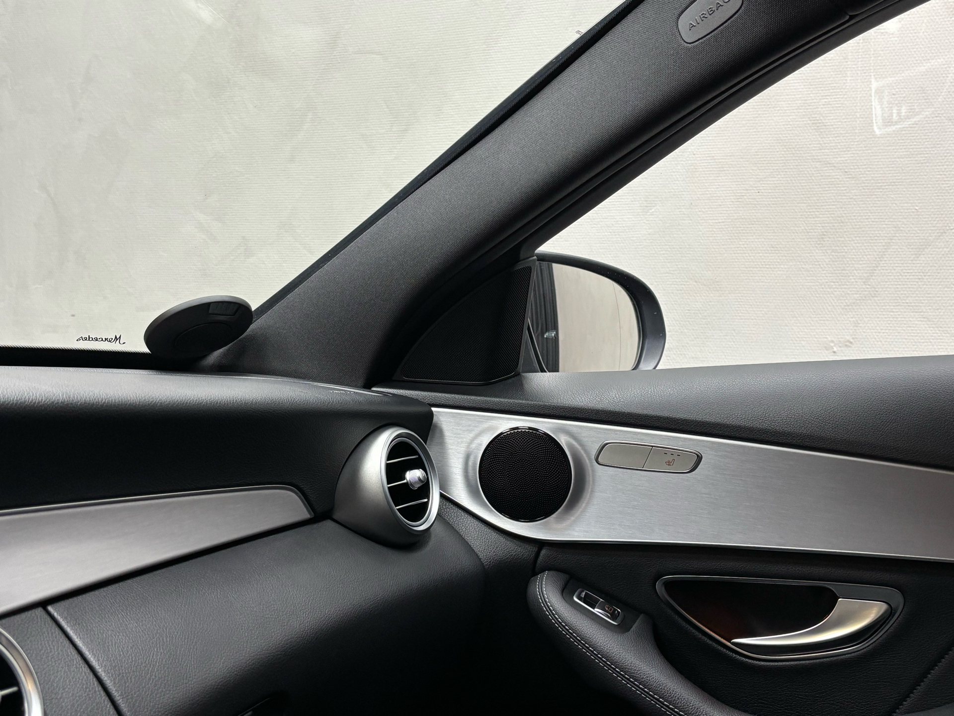 Grå Mercedes C300 d fra 2019