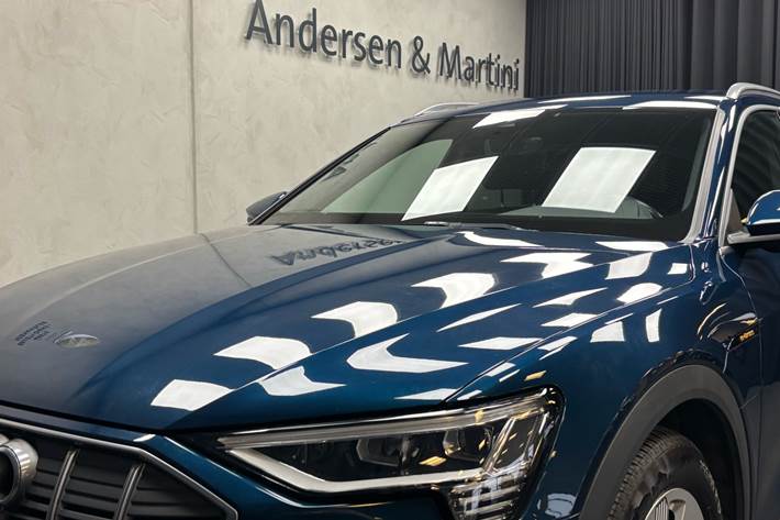 Blå Audi e-tron fra 2021