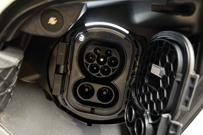 Hvid Mercedes EQV 250 fra 2024