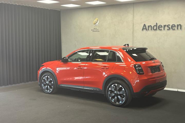 Rød Fiat 600e fra 2023