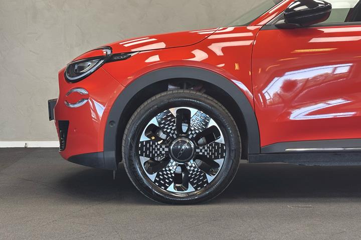 Rød Fiat 600e fra 2023