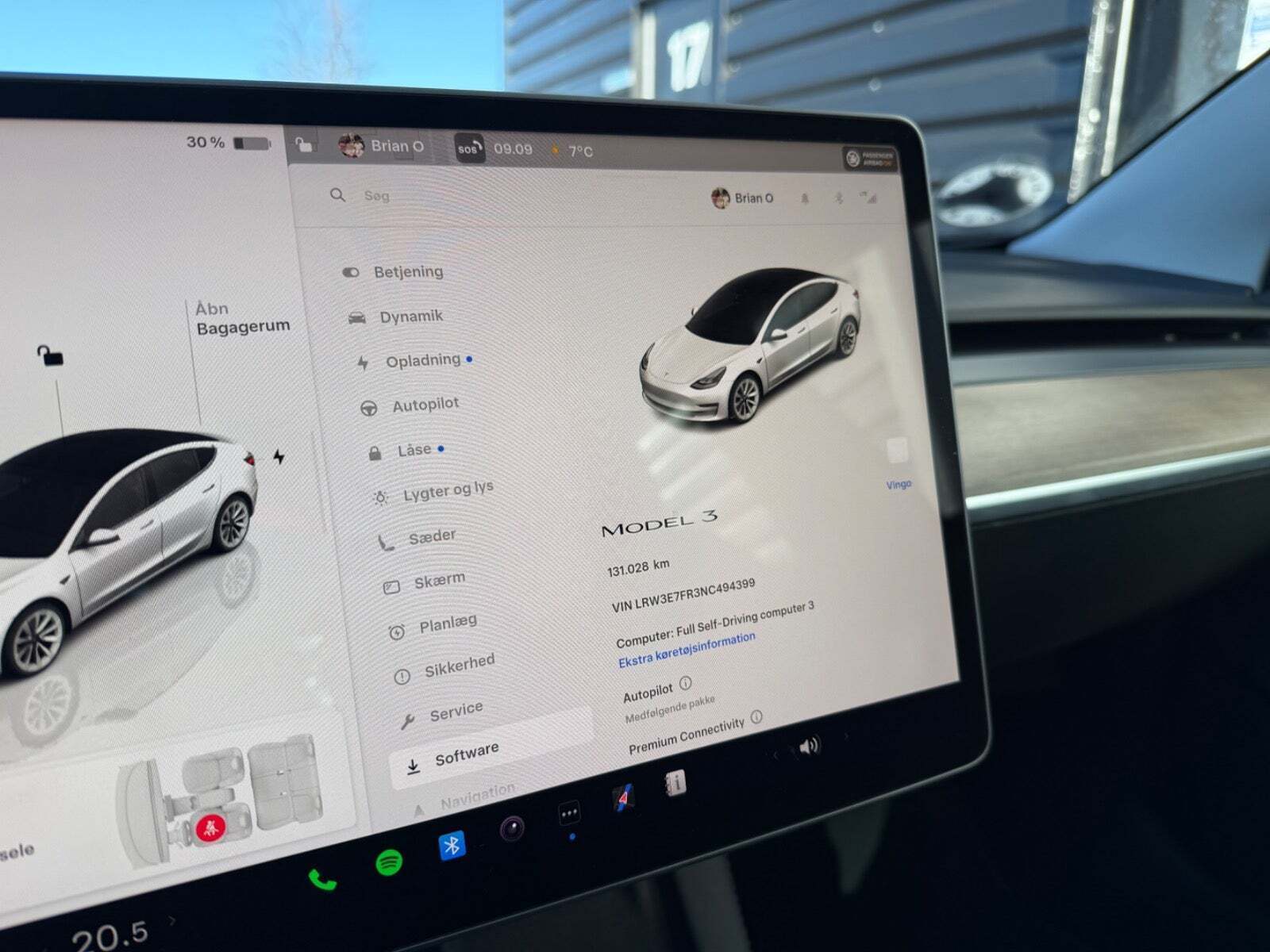 Hvid Tesla Model 3 fra 2022