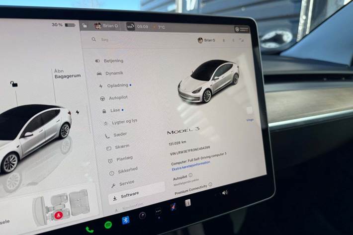 Hvid Tesla Model 3 fra 2022