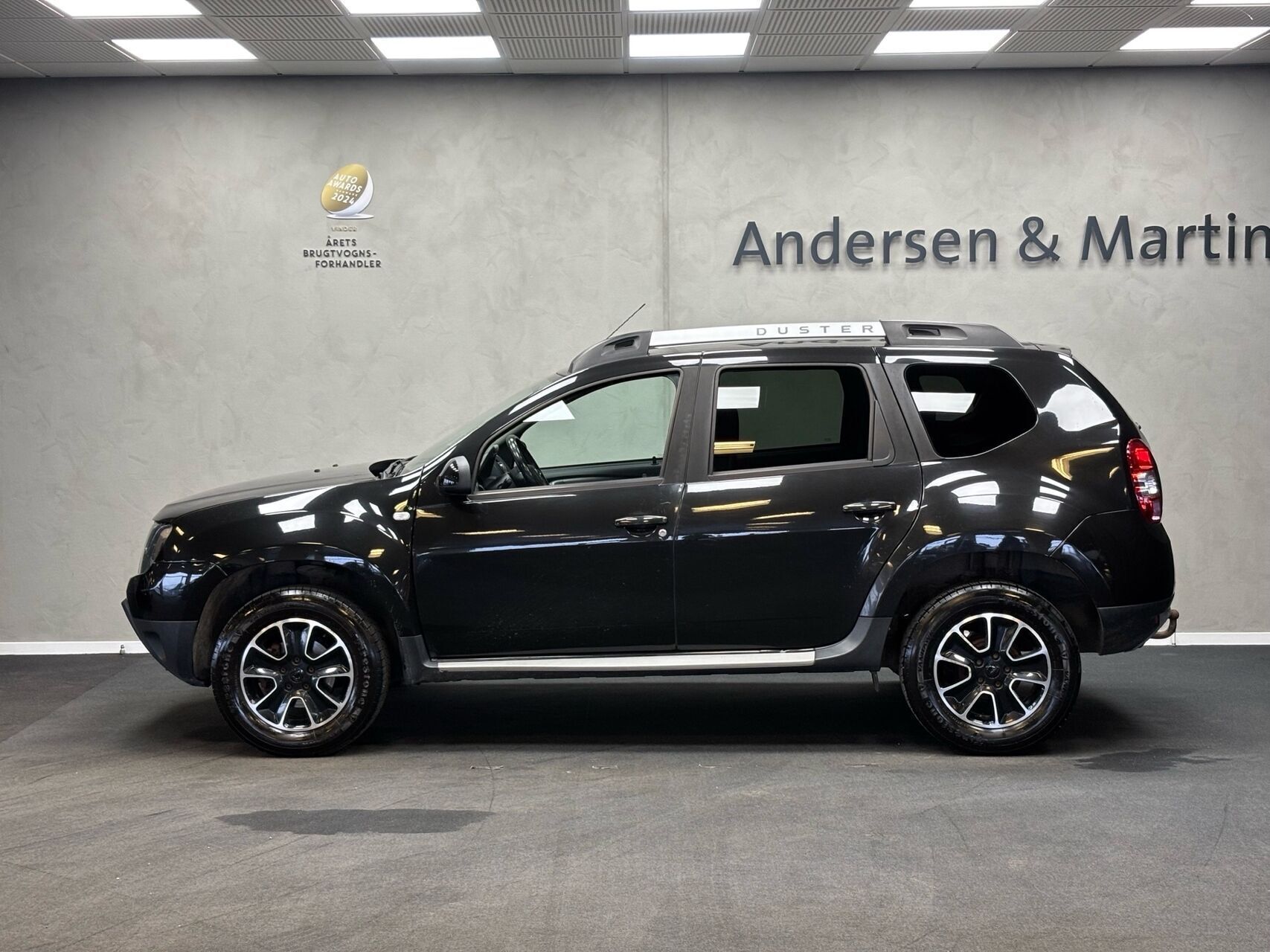 Sort Dacia Duster fra 2017