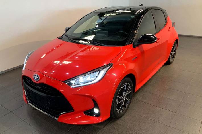 Rød Toyota Yaris fra 2020 set udefra