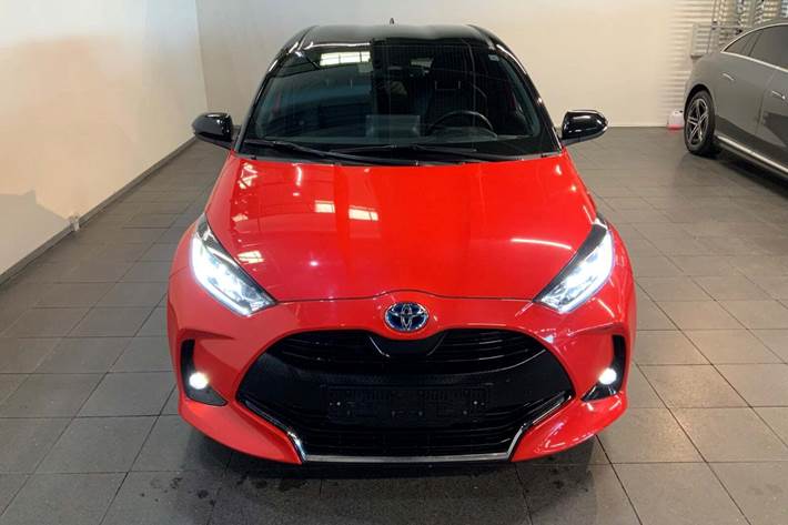 Rød Toyota Yaris fra 2020