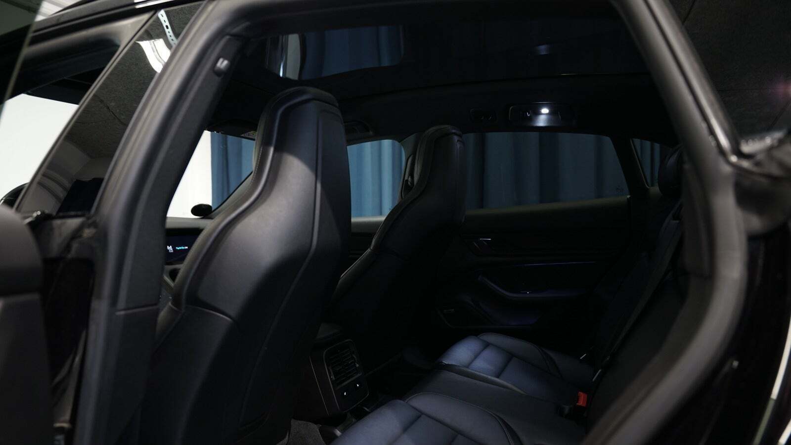 Sort Porsche Taycan 4 fra 2021