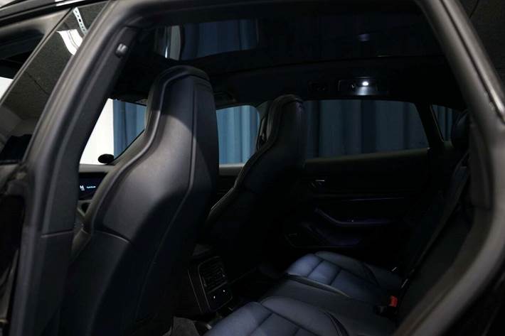 Sort Porsche Taycan 4 fra 2021