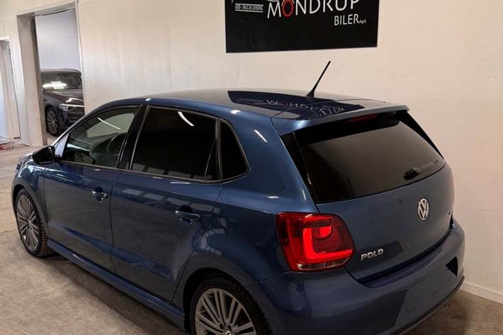 Blå VW Polo fra 2013