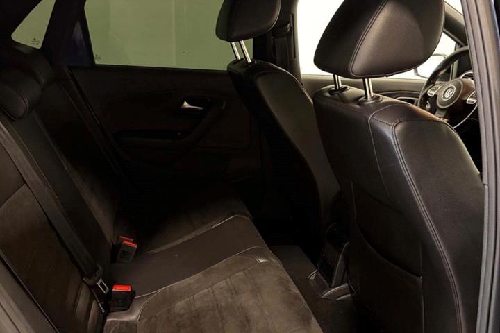 Blå VW Polo fra 2013