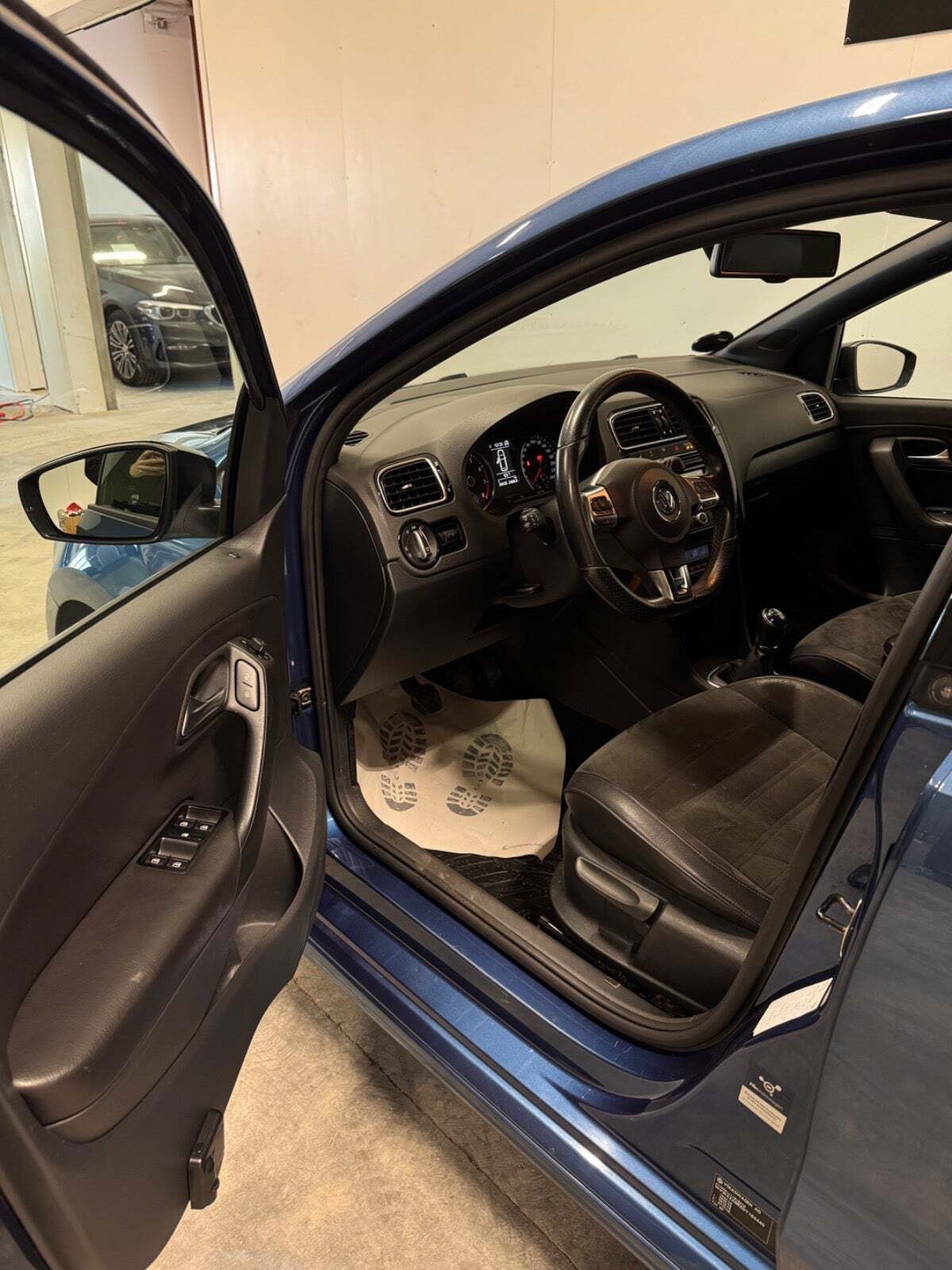 Blå VW Polo fra 2013