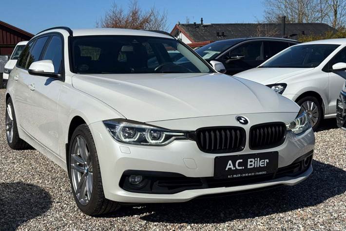 Hvid BMW 330i fra 2017 set udefra