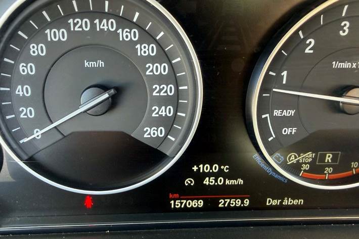 Hvid BMW 330i fra 2017