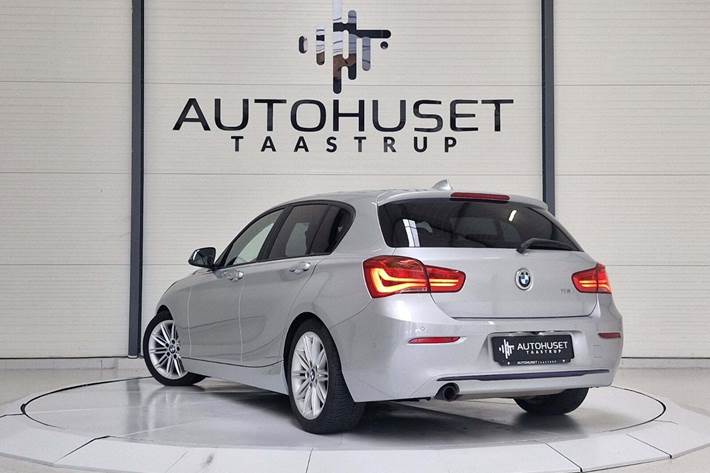 Sølv BMW 118i fra 2018