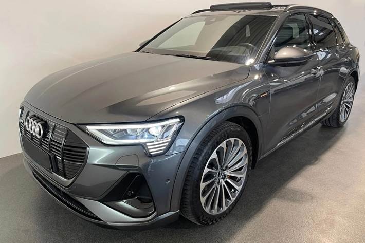Grå Audi e-tron fra 2021