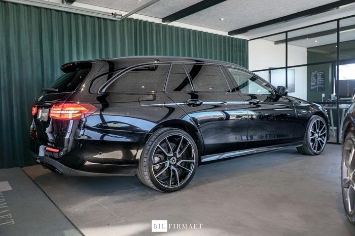 Sort Mercedes E300 de fra 2019