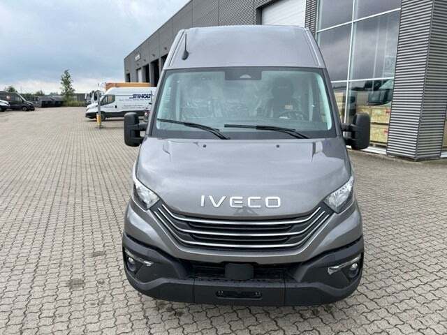 Sort Iveco Daily fra 2026