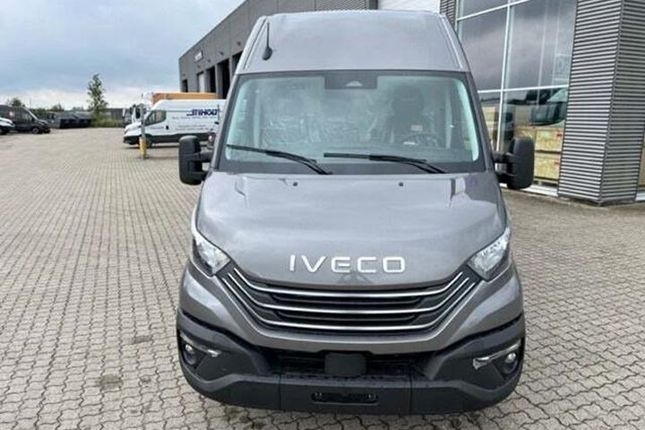 Sort Iveco Daily fra 2026