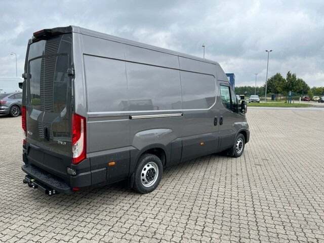 Sort Iveco Daily fra 2026