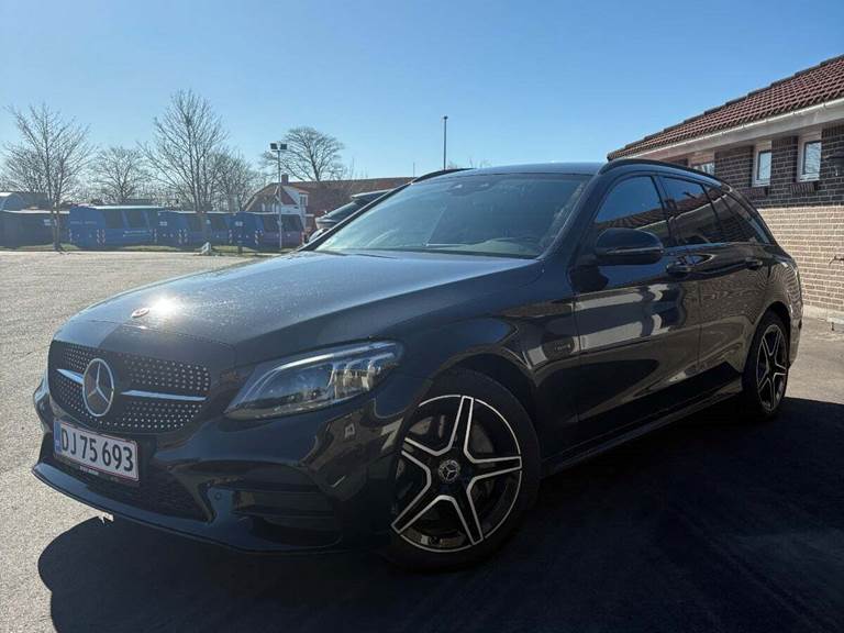 Mercedes C300 de 2,0 AMG Line Night Edition stc. aut.