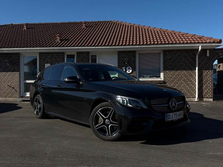 Mercedes C300 de 2,0 AMG Line Night Edition stc. aut.