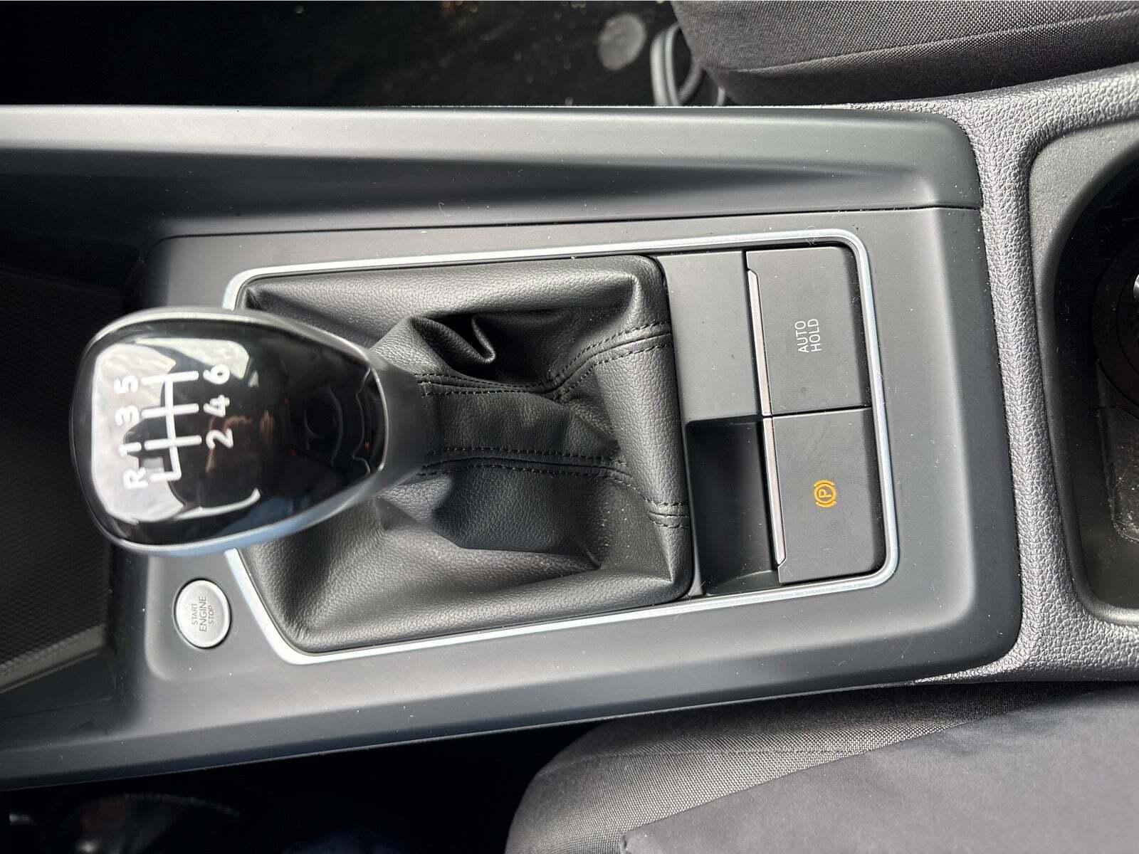 Grå VW Golf VIII fra 2025