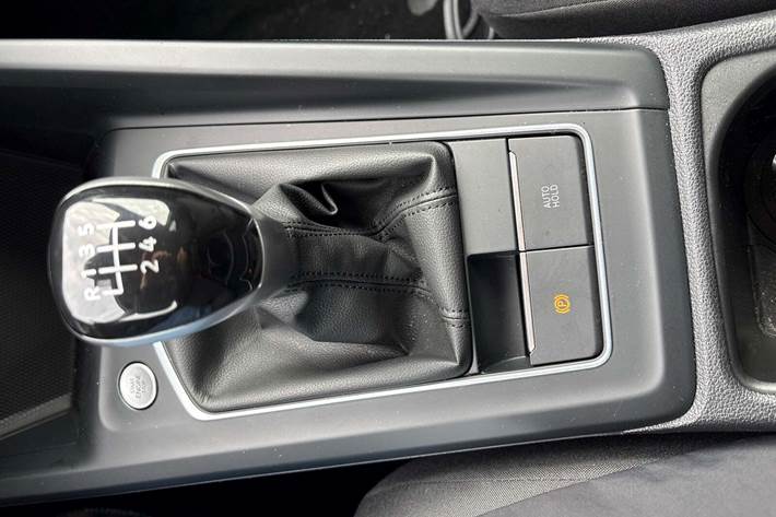 Grå VW Golf VIII fra 2025