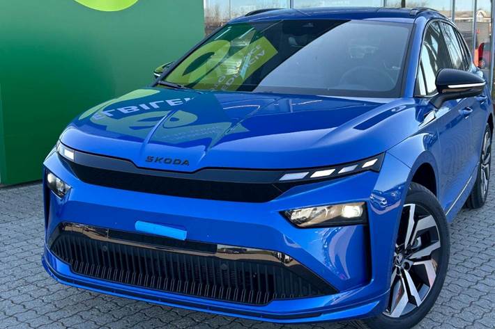 Blå Skoda Enyaq fra 2026 set udefra