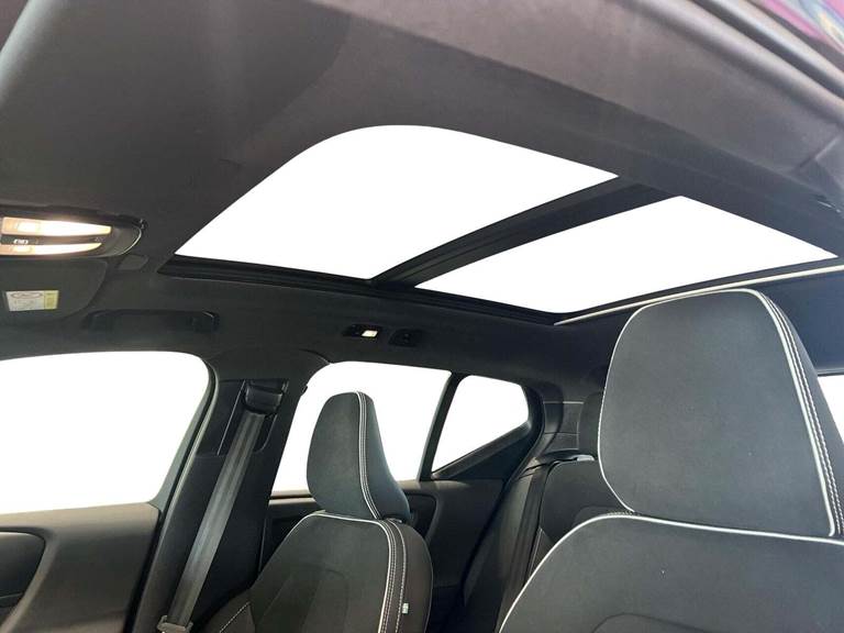 Volvo EX40 Extended Range Black Edition