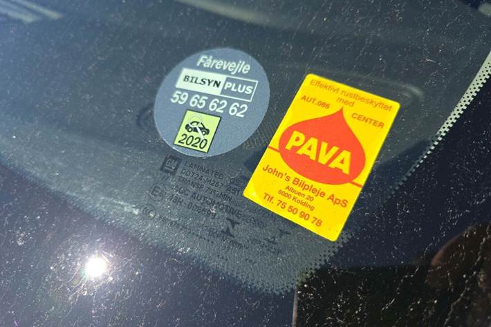 Sølv Opel Astra fra 2016