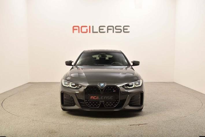 Grå BMW i4 fra 2023
