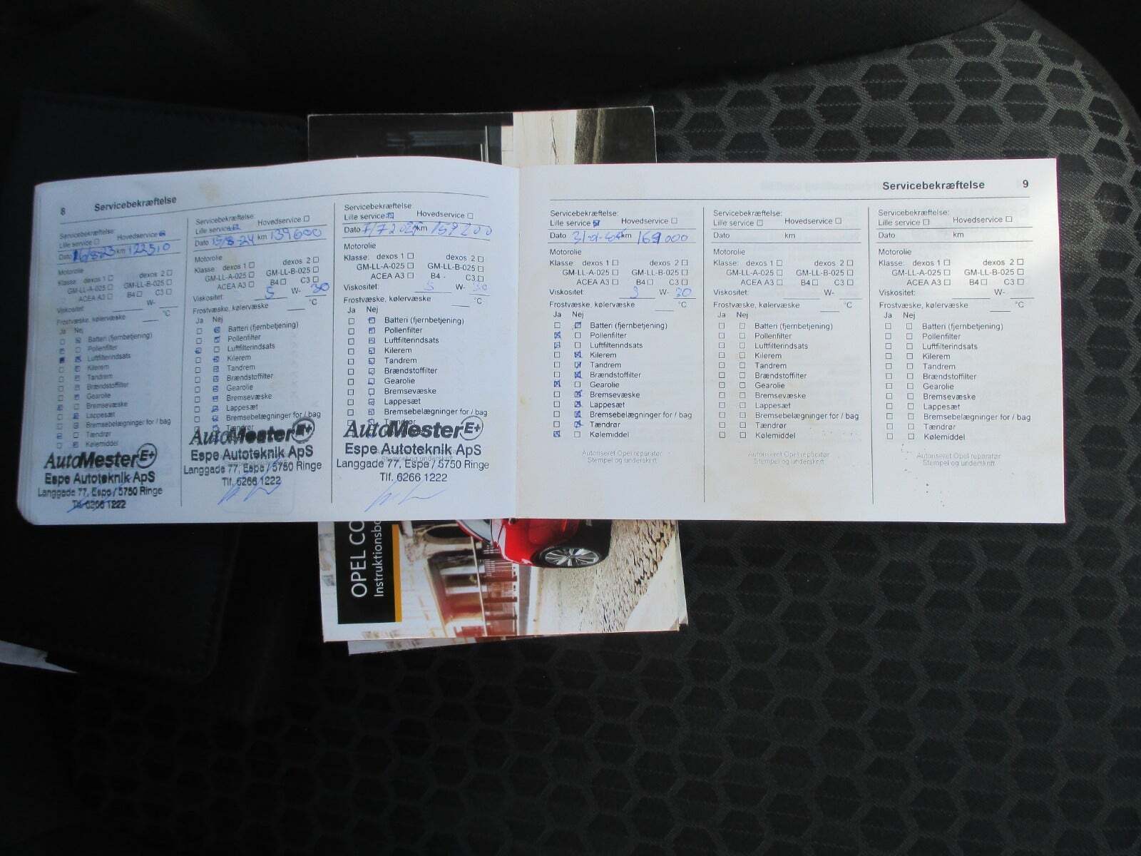 Grå Opel Corsa fra 2015