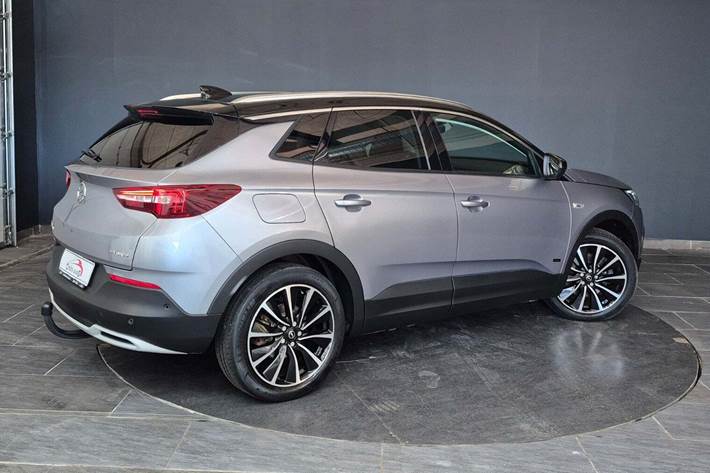 Grå Opel Grandland X fra 2020