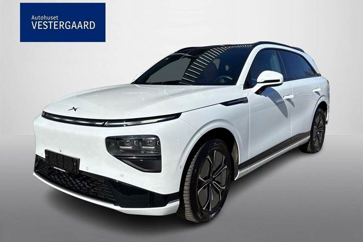 Hvid Xpeng G9 fra 2024 set udefra