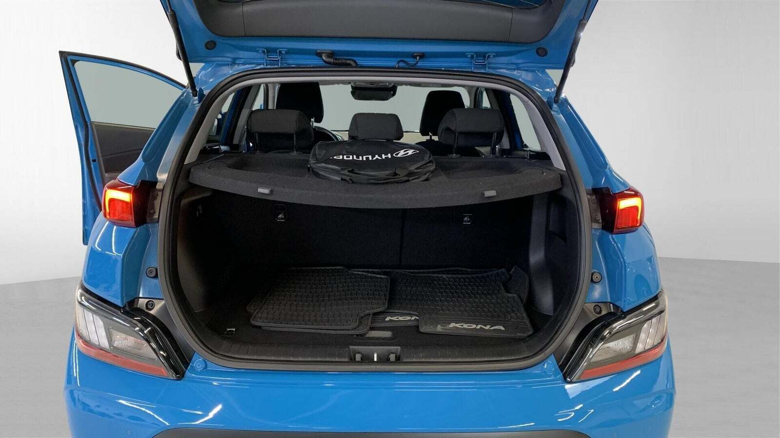 Blå Hyundai Kona fra 2022