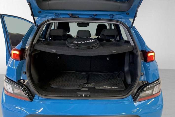 Blå Hyundai Kona fra 2022