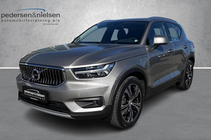 Grå Volvo XC40 fra 2020