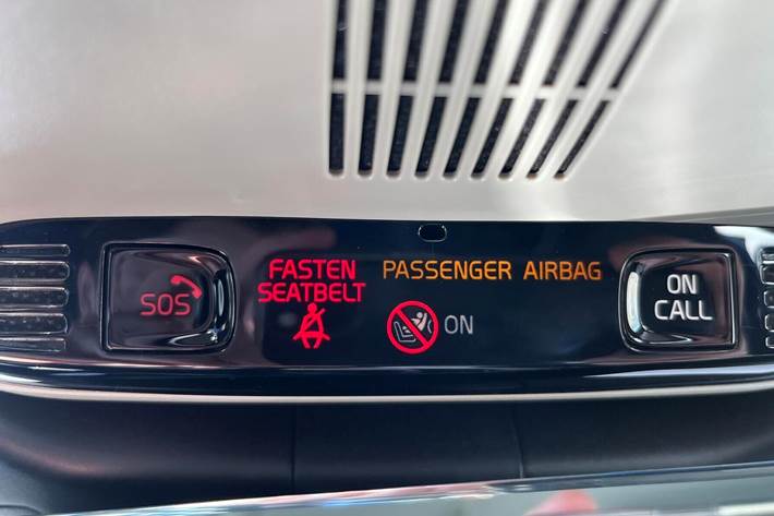 Grå Volvo XC40 fra 2020